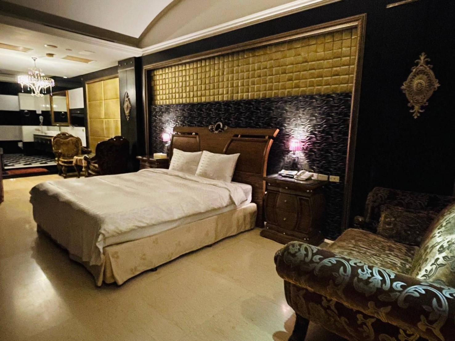 Royal Garden Motel - Chiayi Branch מראה חיצוני תמונה