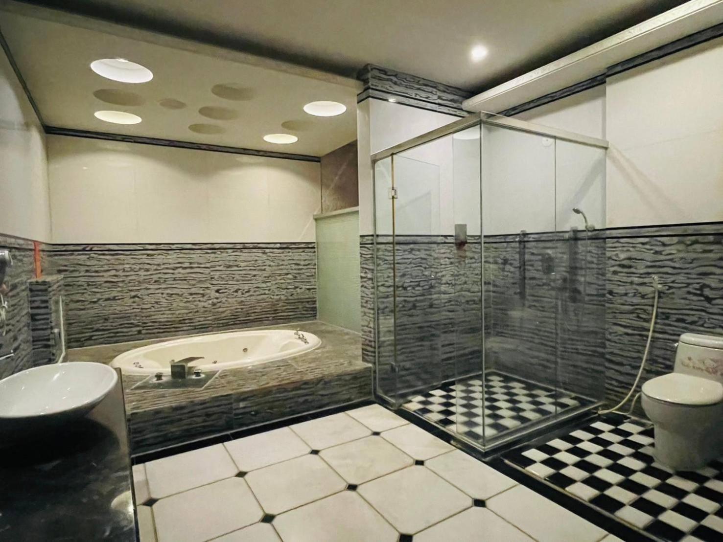 Royal Garden Motel - Chiayi Branch מראה חיצוני תמונה