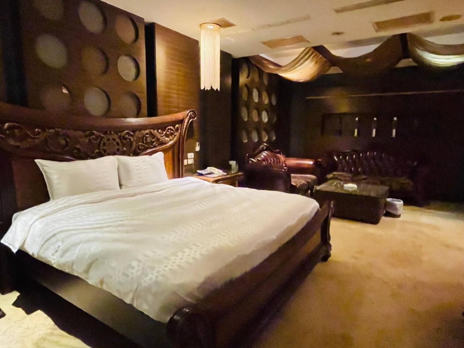 Royal Garden Motel - Chiayi Branch מראה חיצוני תמונה